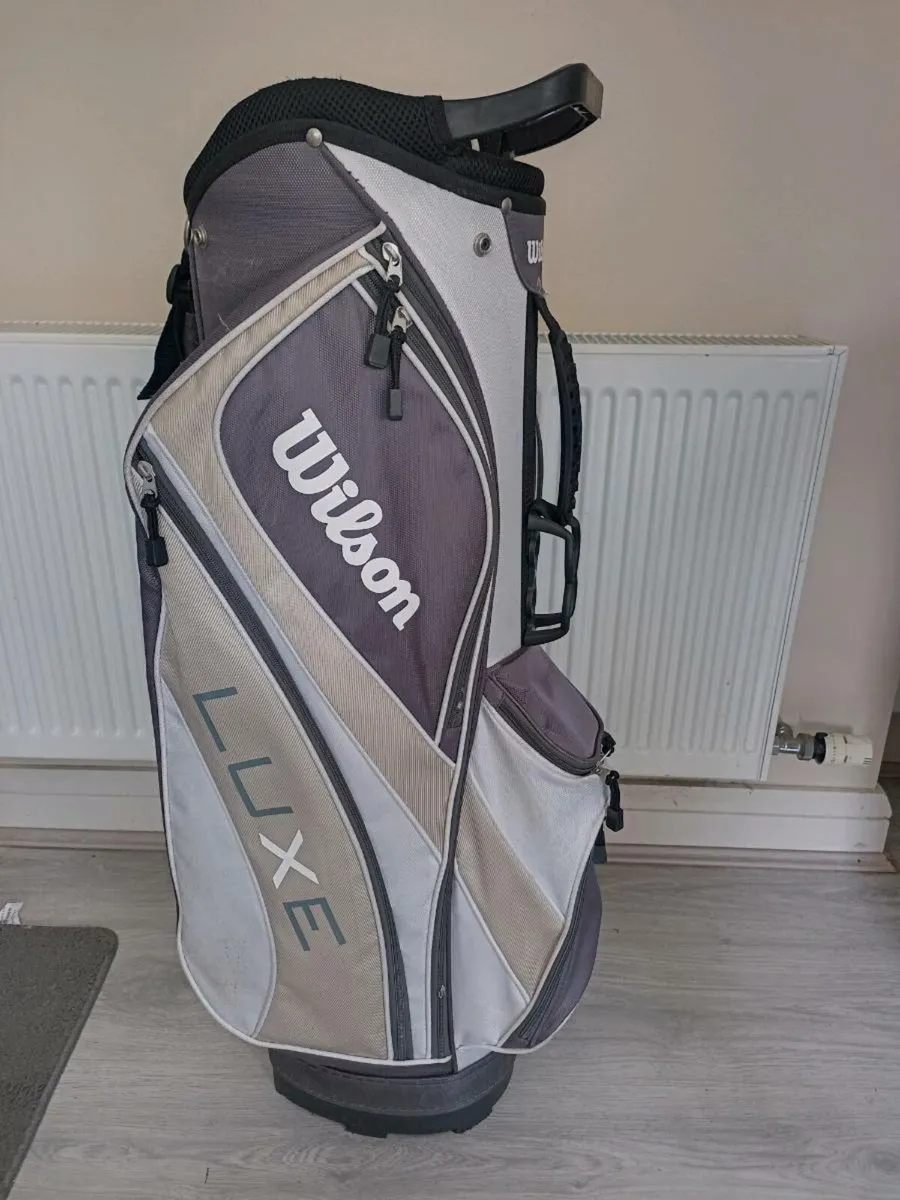 Wilson golf bag. - Image 1