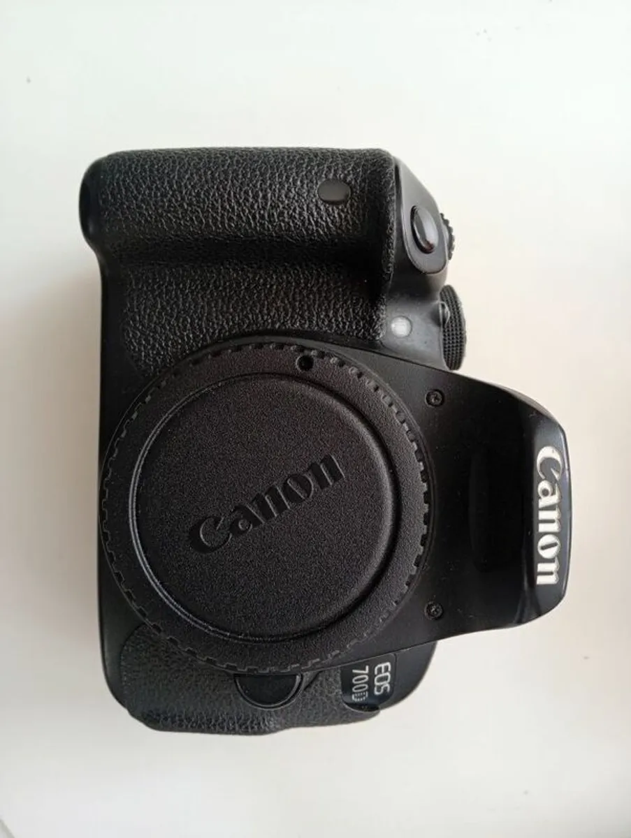 Canon Eos 700d, camera bag and tripod - Image 1