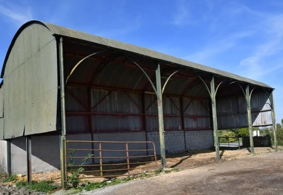 4 bay round roof hayshed - Image 1
