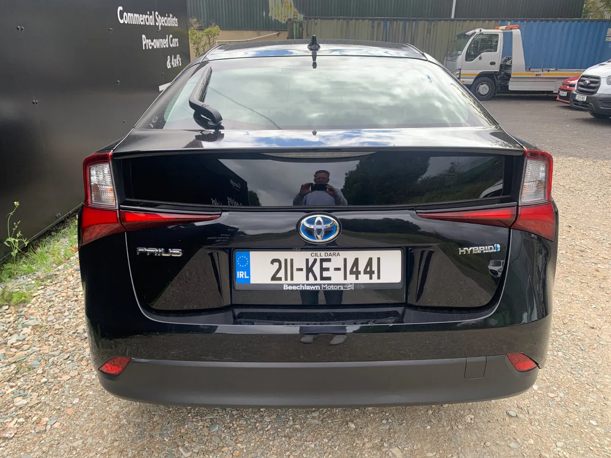 TOYOTA PRIUS 1.8 HYBRID LUXURY AUTO - Image 4