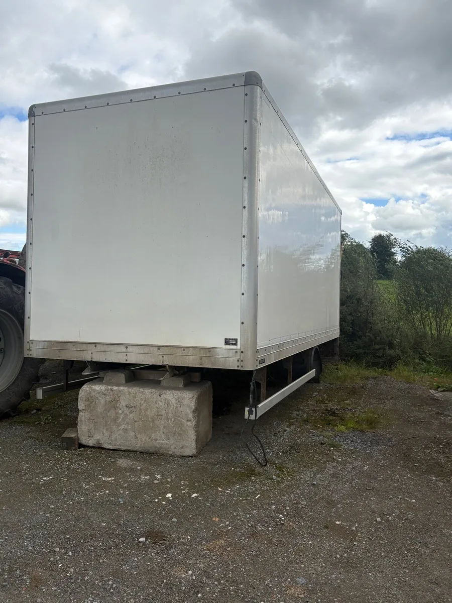 DAF box body - Image 1
