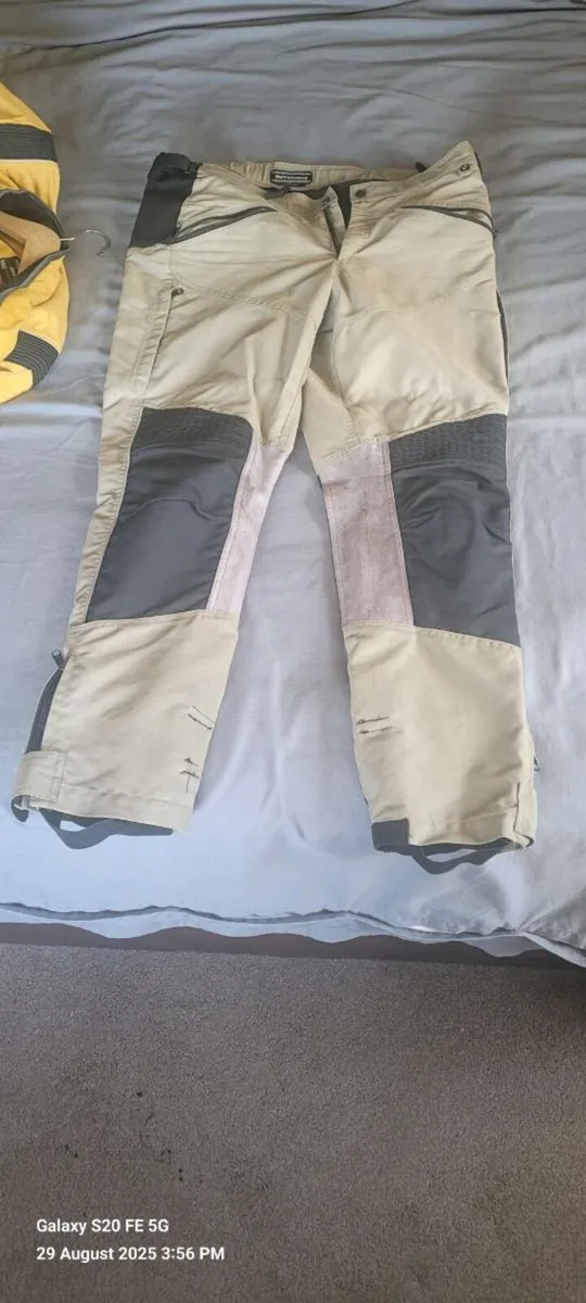 Motorcycle gear - Image 4
