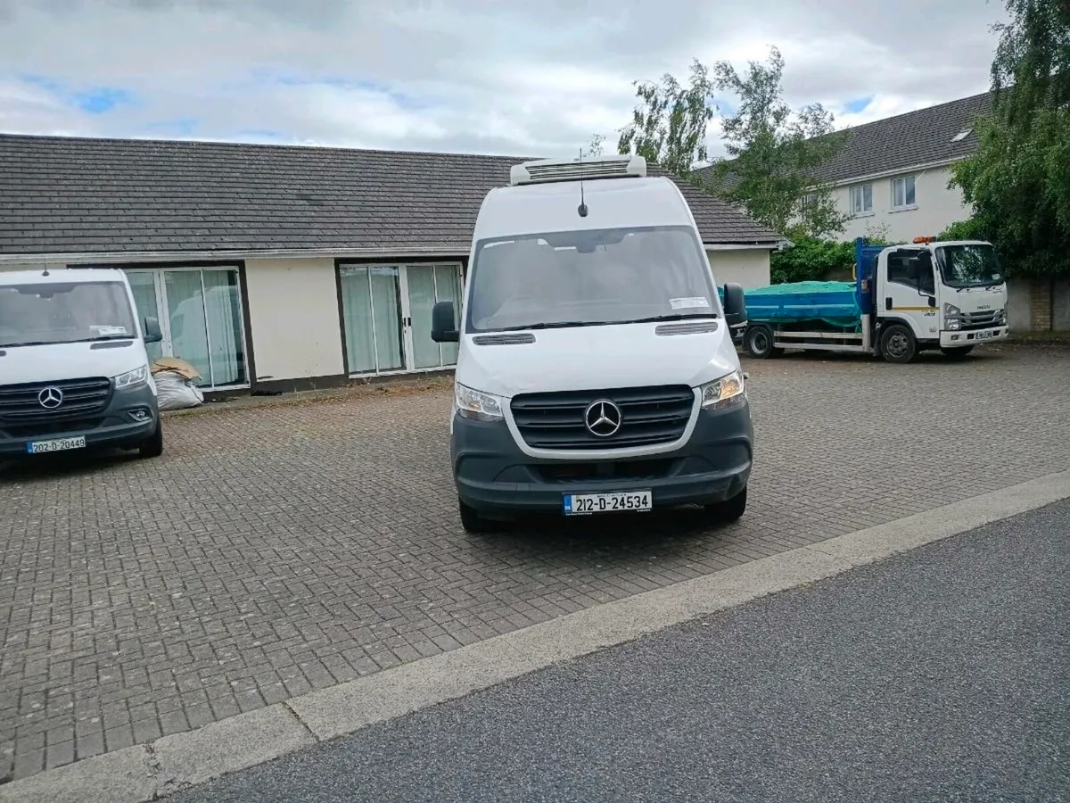 212 Mercedes Sprinter 316CDI LWB Fridge Freezer - Image 2
