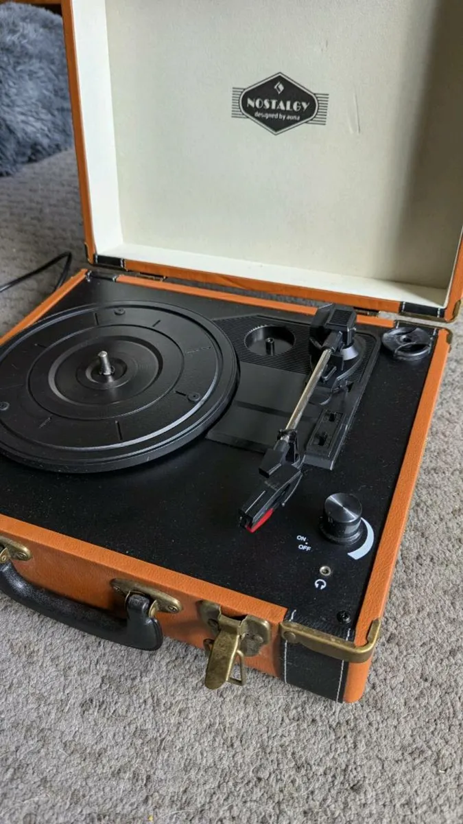 Record player - Image 1