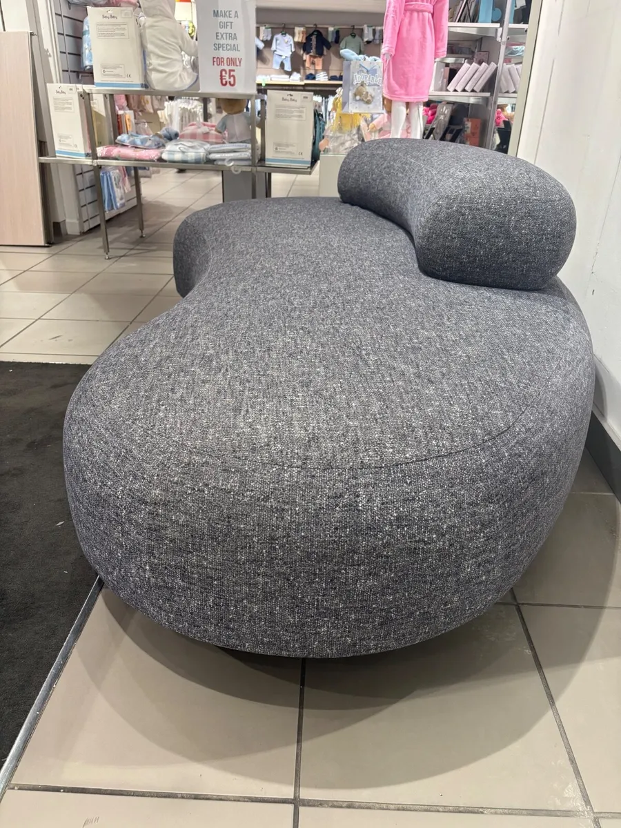Contemporary couch - Image 4