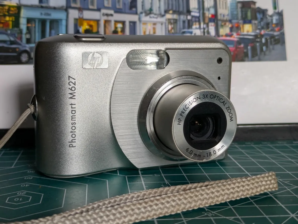 HP Photosmart 7MP CCD🌈 digital compact camera - Image 1