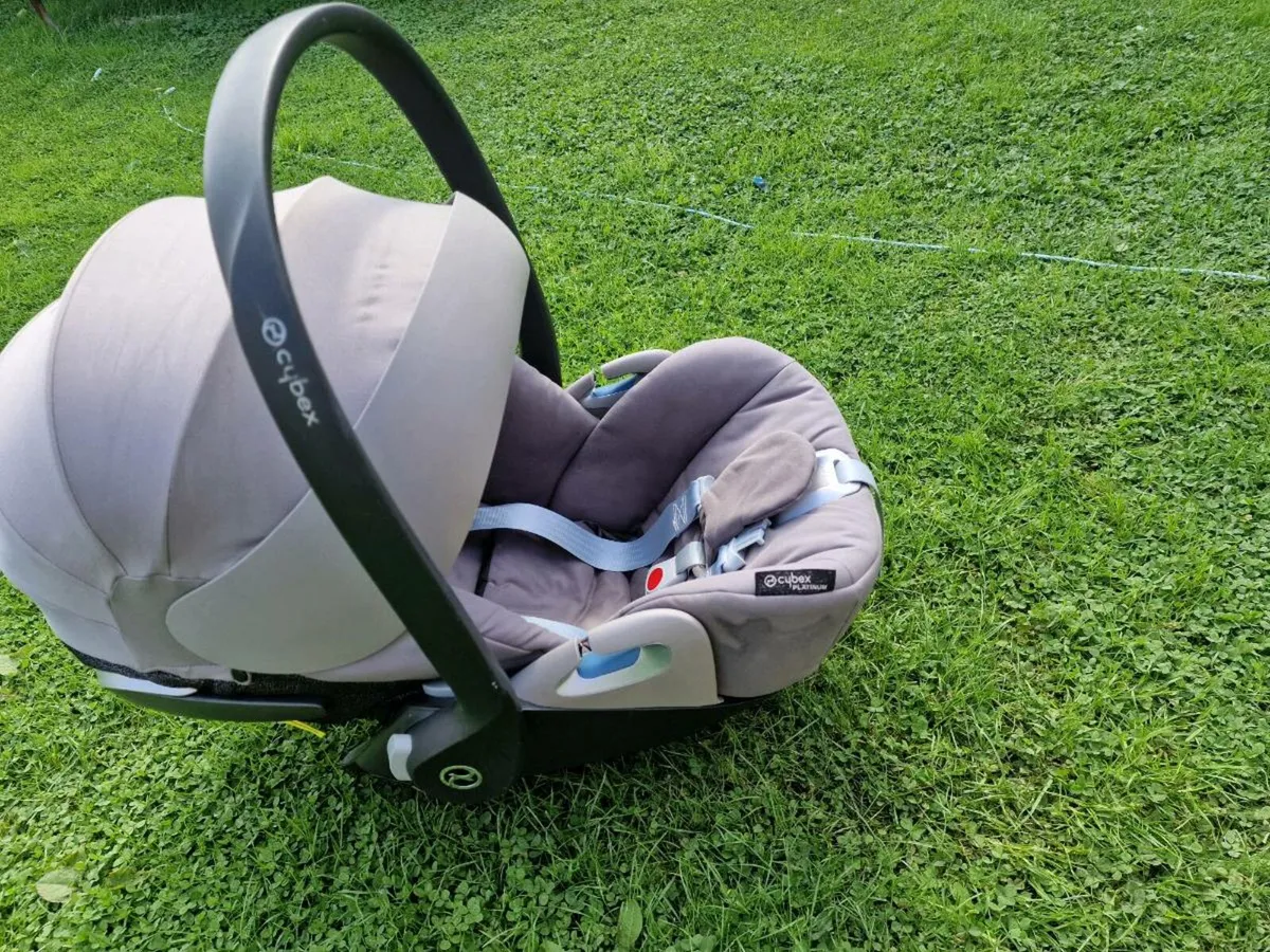 Cybex Cloud Z car seat - Image 1