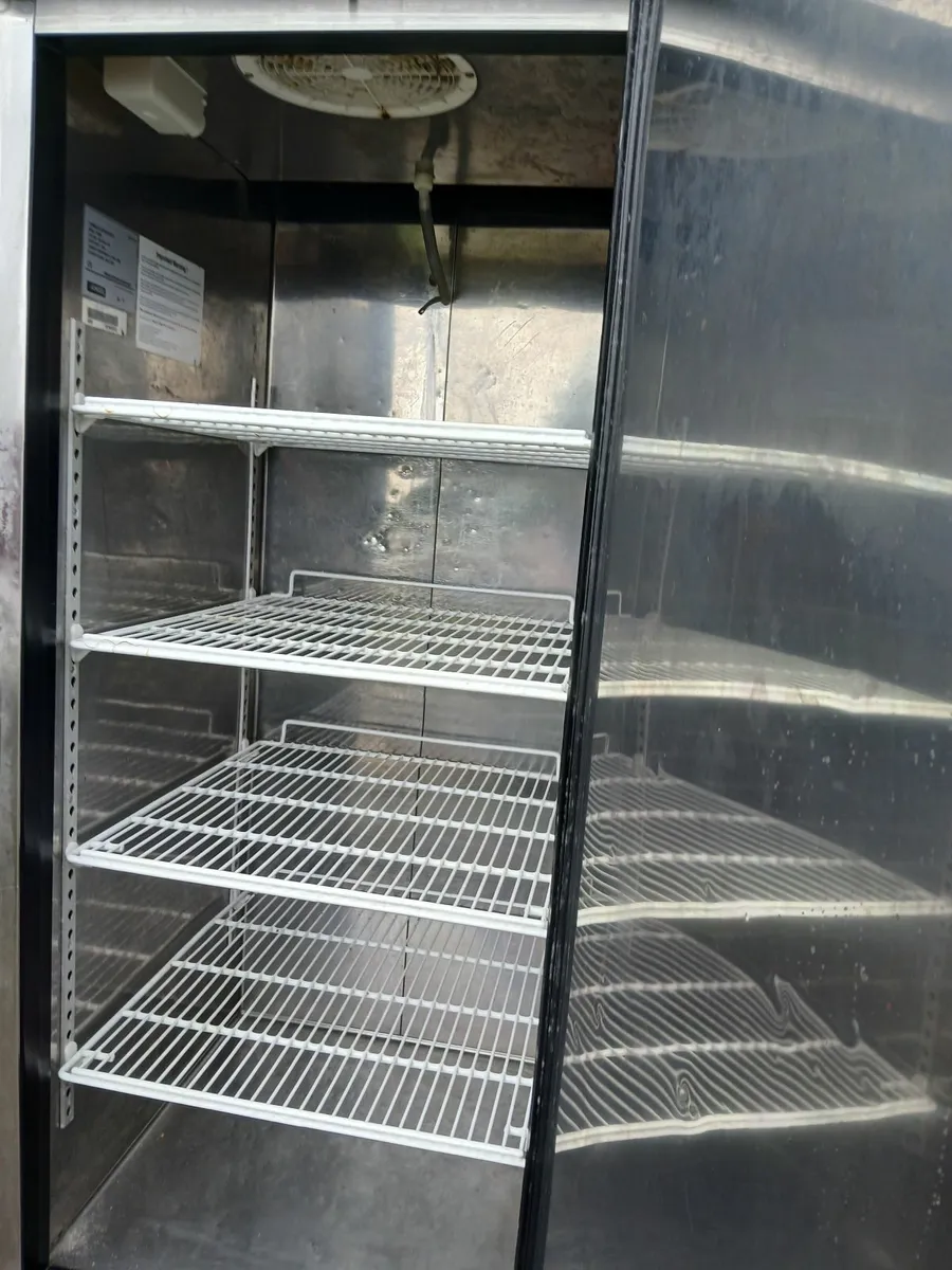 Commercial fridge freezer..on wheels delivered - Image 4
