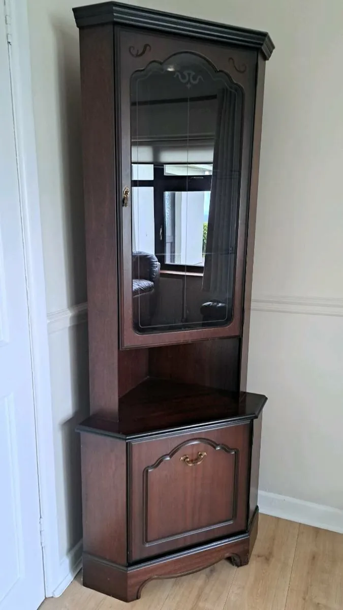 Corner cabinet - Image 1