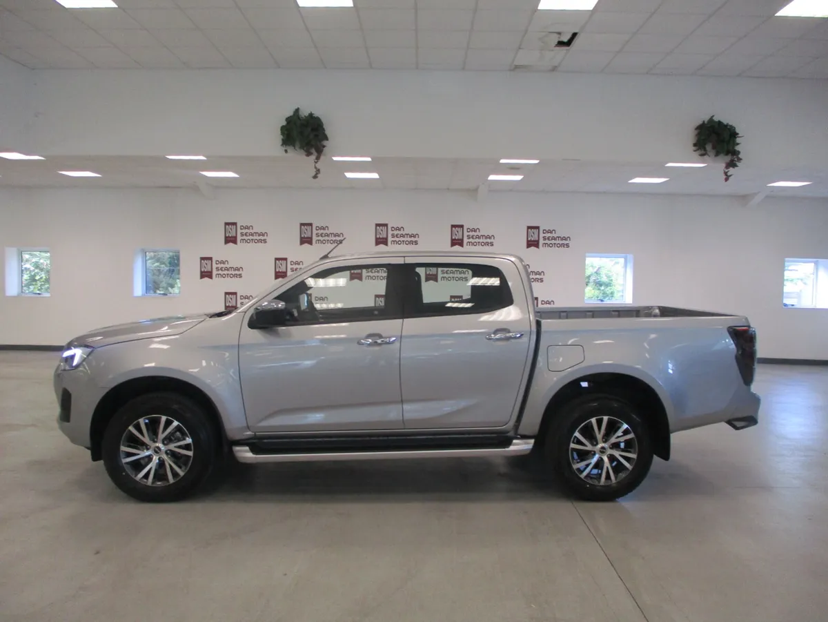 ISUZU D-MAX CREW CAB PICK UP VAT RECLAIMABLE 2025 - Image 1