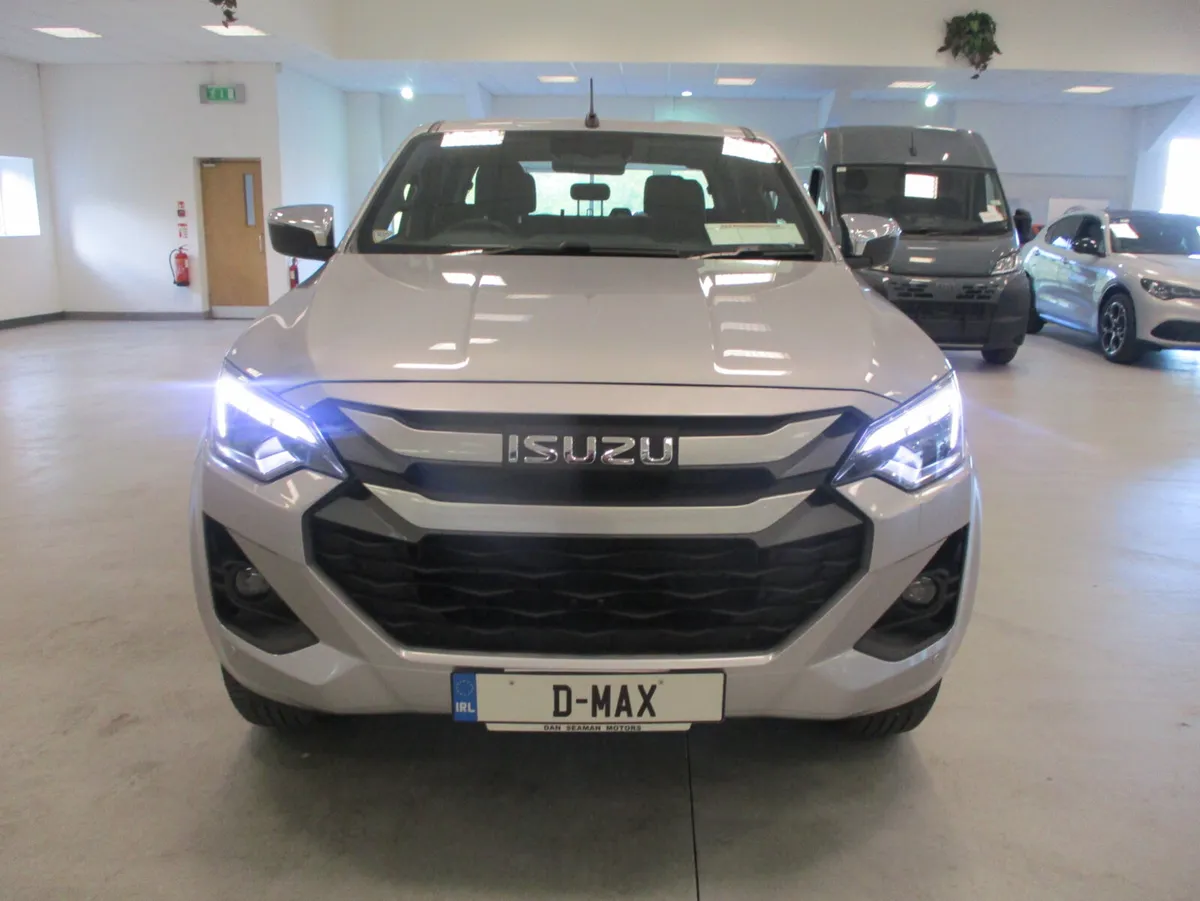 ISUZU D-MAX CREW CAB PICK UP VAT RECLAIMABLE 2025 - Image 3