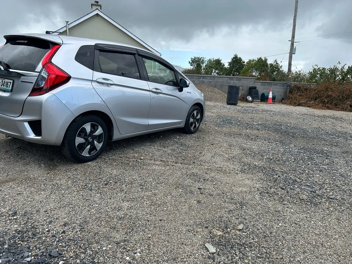 2016 Honda fit Automatic - Image 4