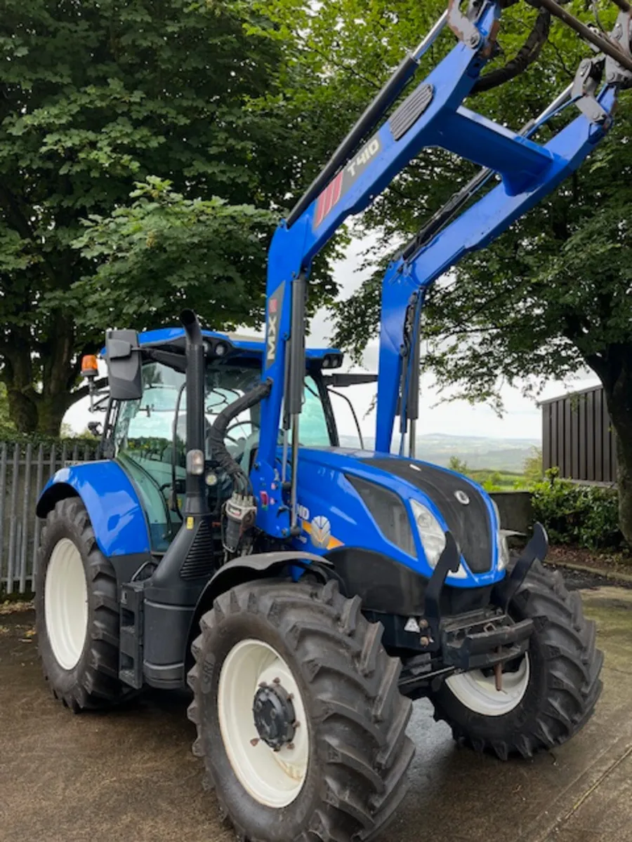 2017 New Holland T6.145 E/C  c/w MX T410 Loader - Image 2