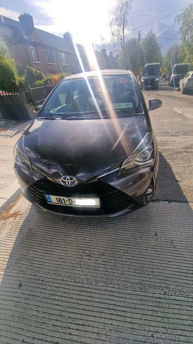 Toyota Yaris Luna Hybrid 2018 - Image 2