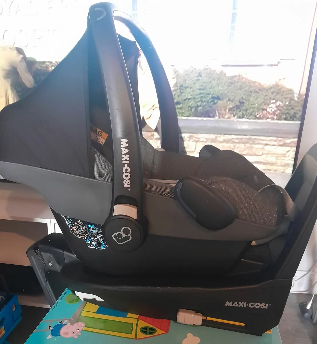 Maxi cosi pebble car seat - Image 1