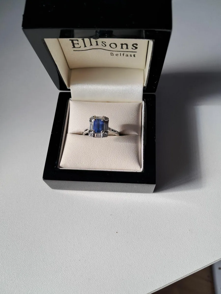 Engagement ring - Image 3