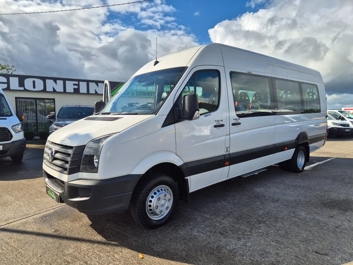 2017 VOLKSWAGEN CRAFTER TWIN WHEEL MINIBUS - Image 1