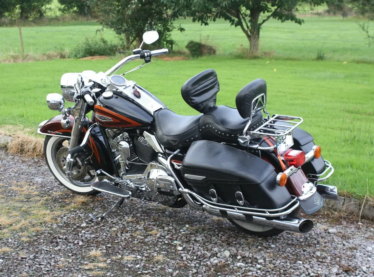2005 Harley-Davidson Road King low miles - Image 2