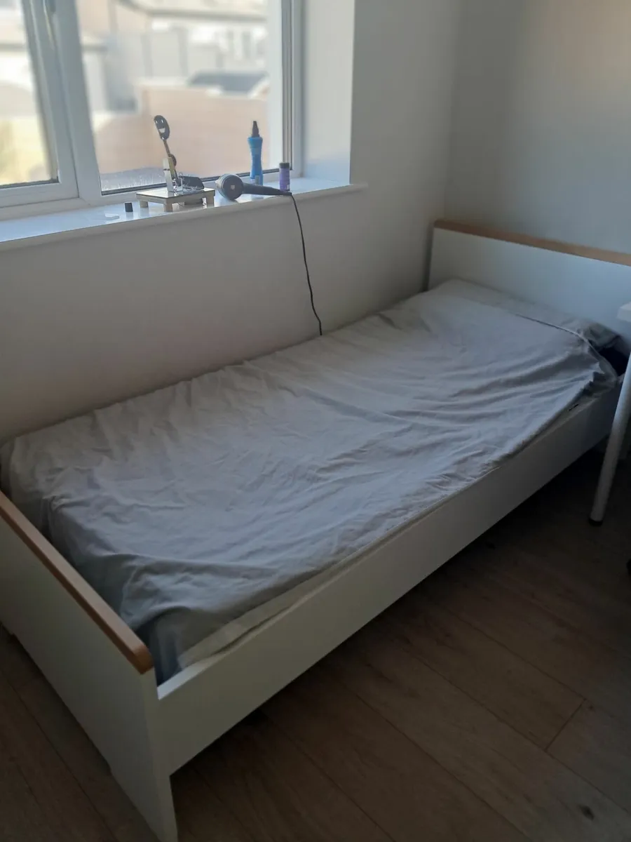 Single bed - Image 2