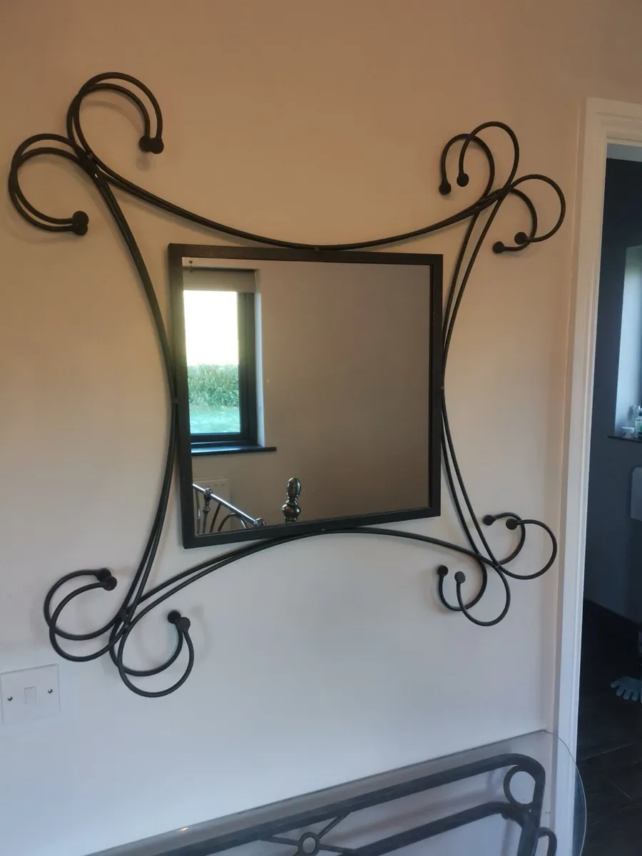Glass table and mirror - Image 3