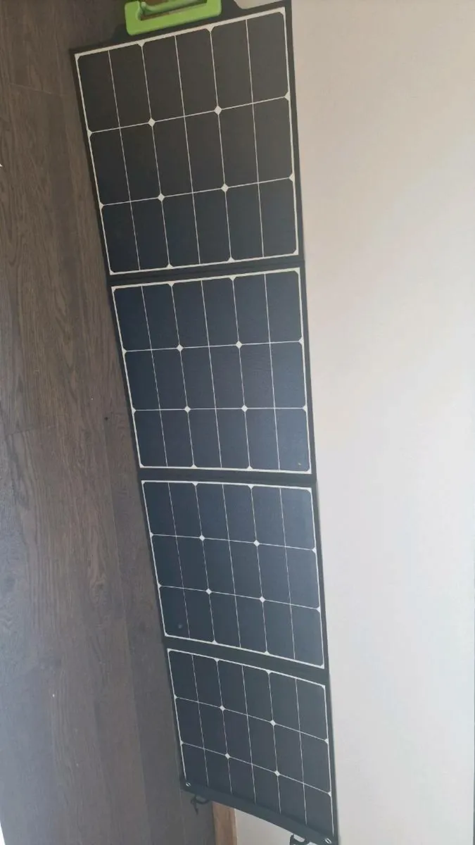 Xtorm power station with 200w solar panel - Image 2