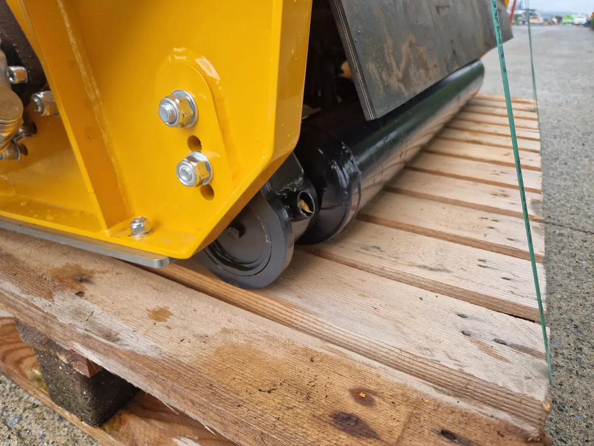 Hedge cutter head - Image 3