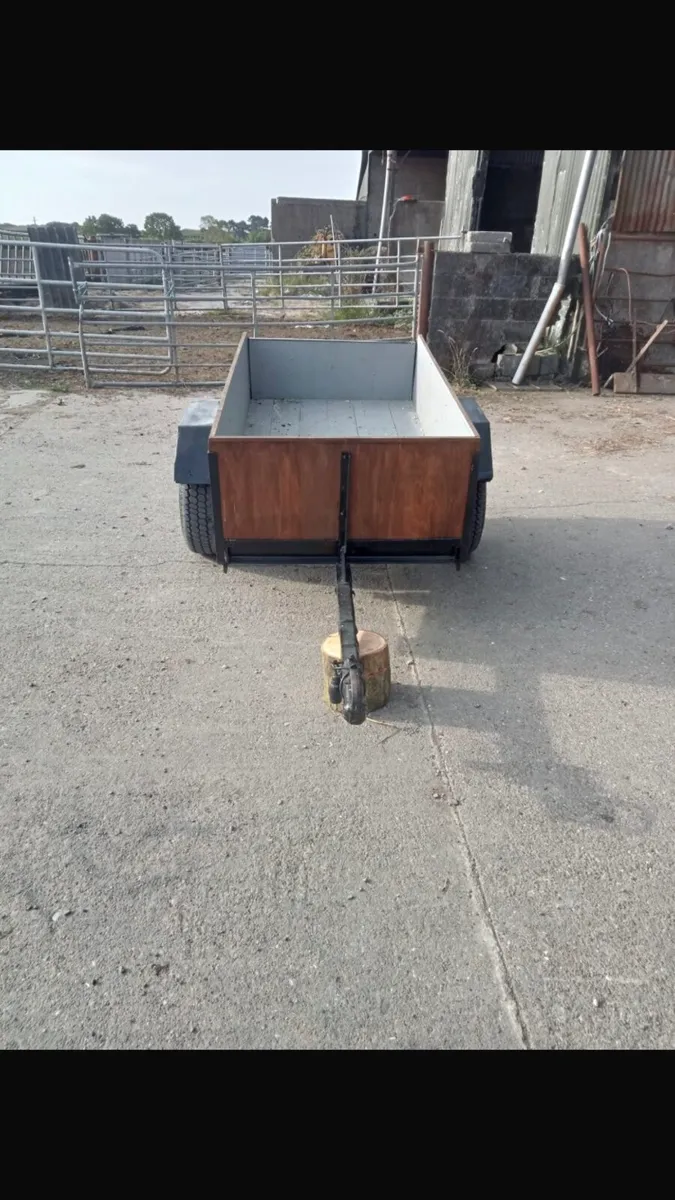 Trailer - Image 1