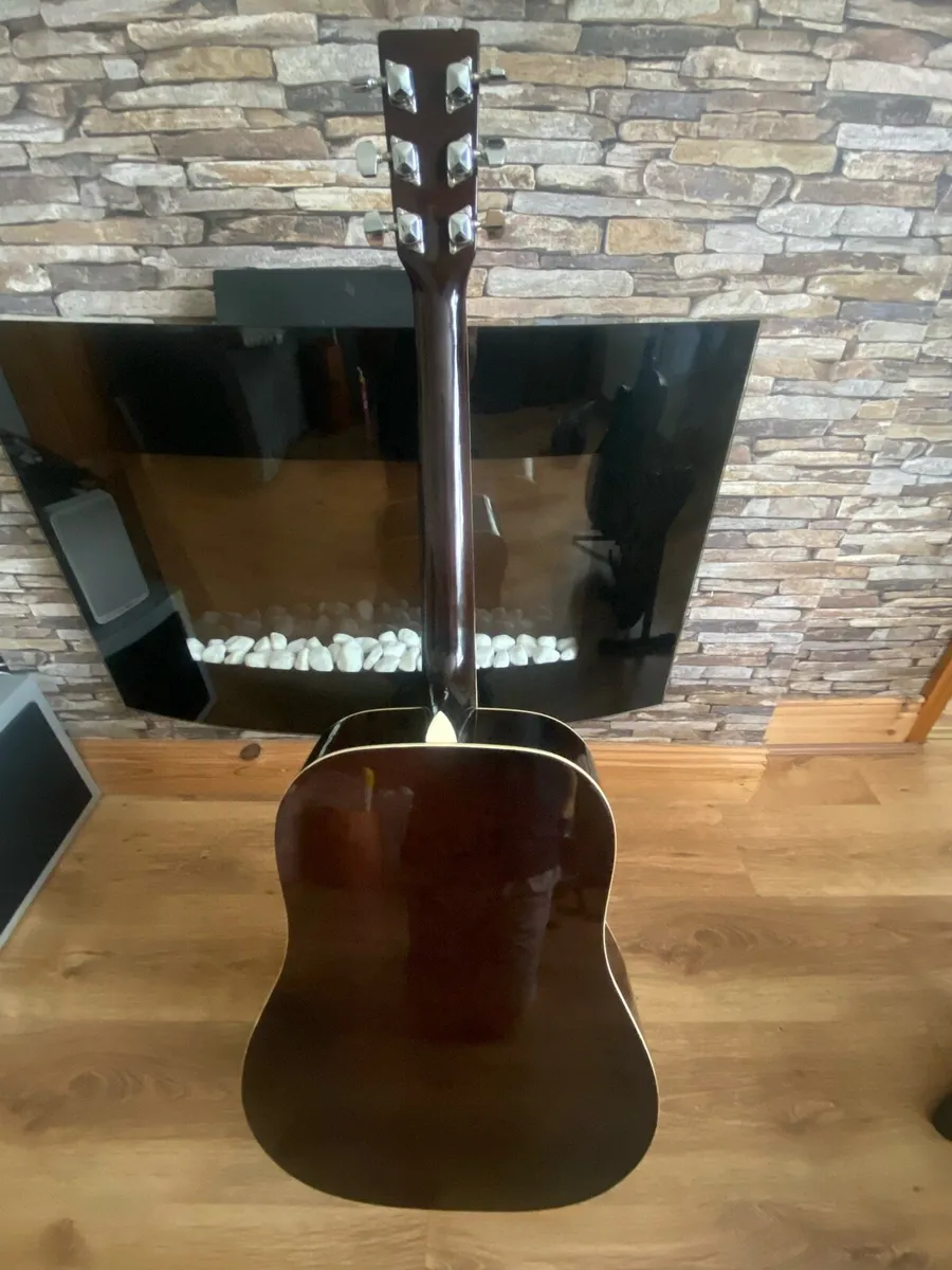 Guitar - Image 4