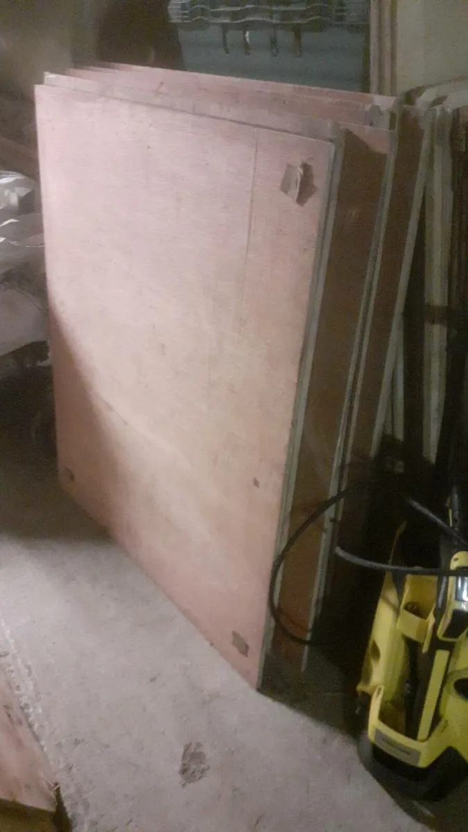 Thick used plywood - Image 1