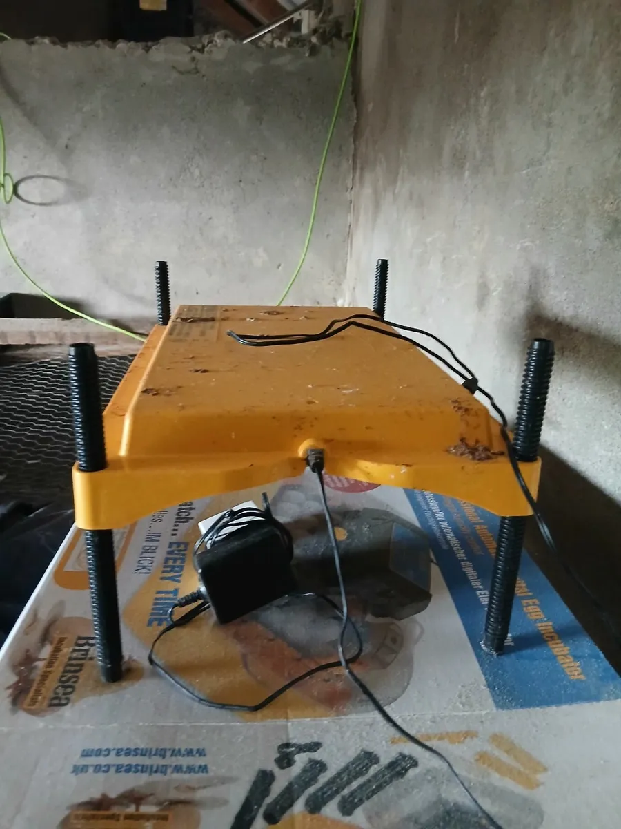 Incubator and Heat Plate - Image 4