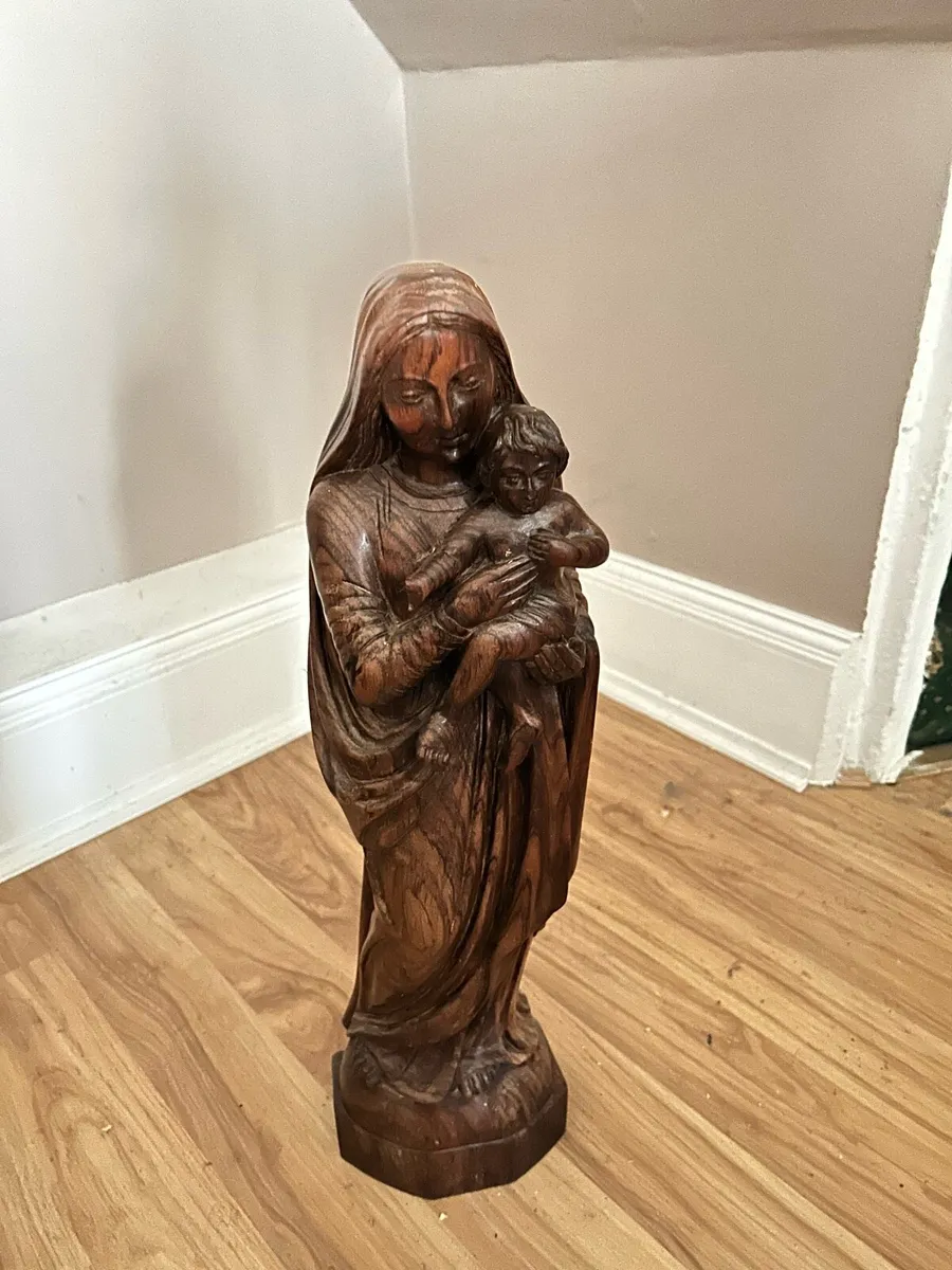 Jesus statue - Image 1