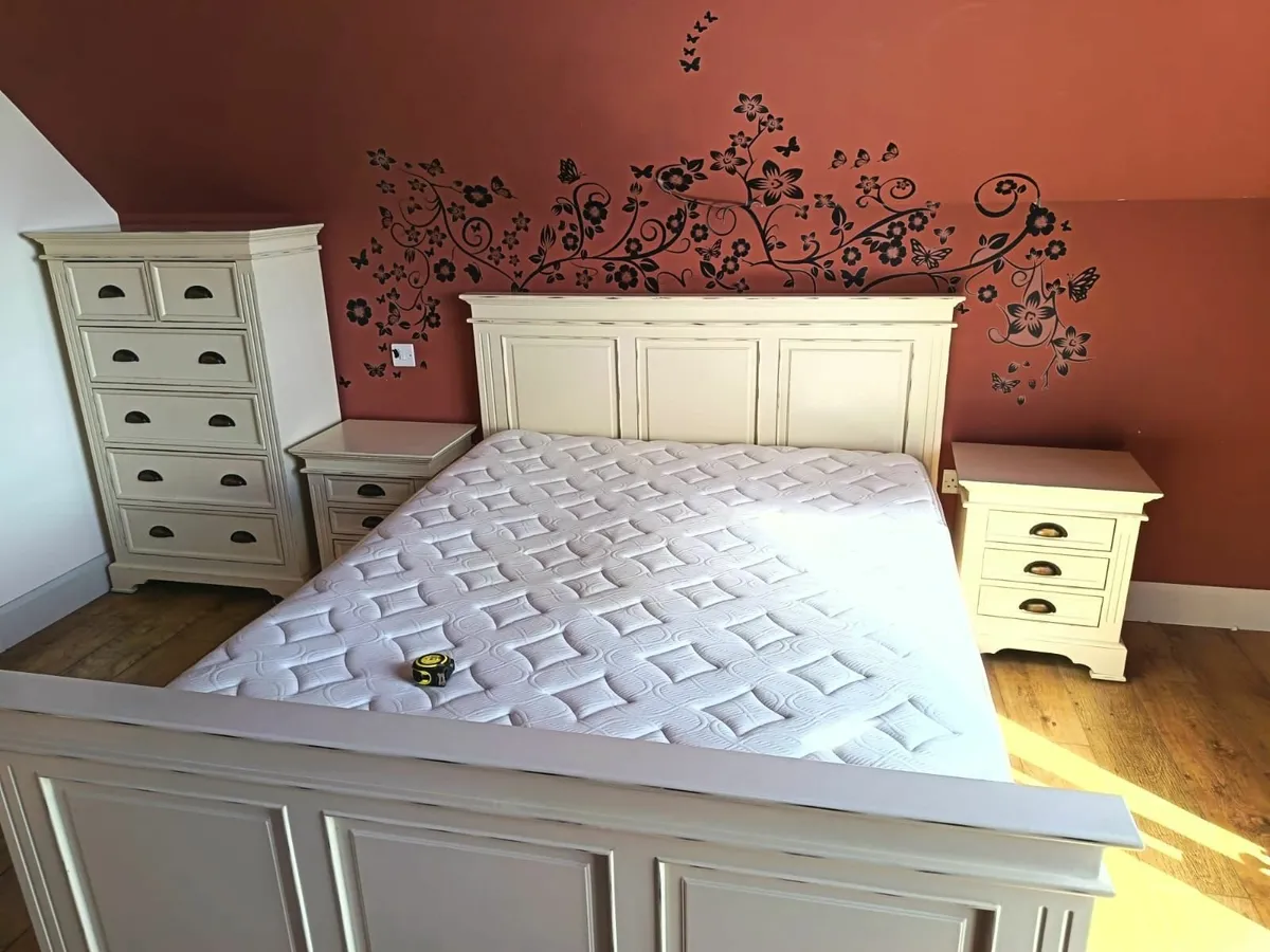 Solid Wood Bedroom Set – King Bed, Lockers & Chest - Image 1