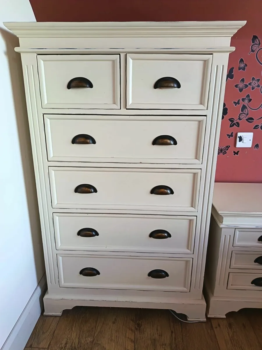 Solid Wood Bedroom Set – King Bed, Lockers & Chest - Image 4
