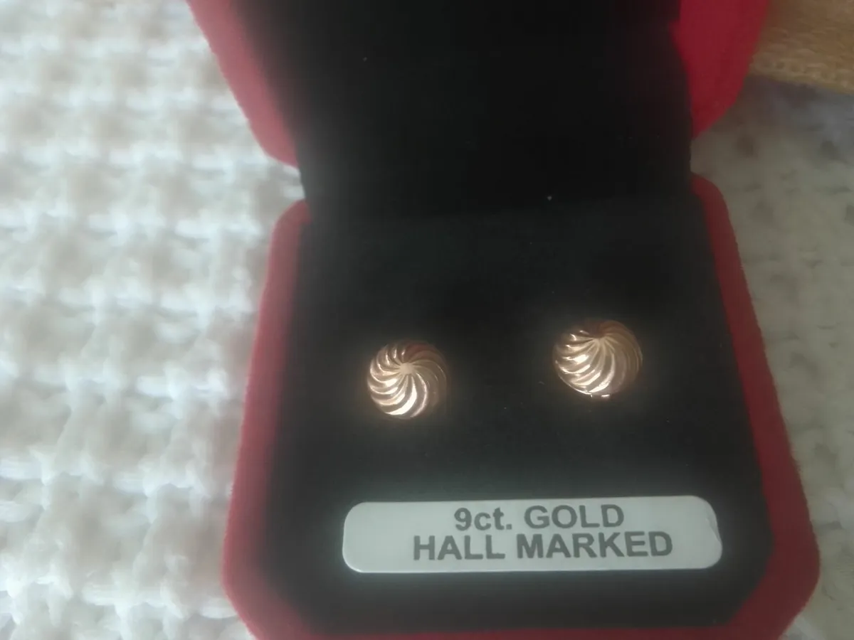 9ct ROSE GOOD ROUND SWIRL BUTTON STUD EARRINGS NEW - Image 1