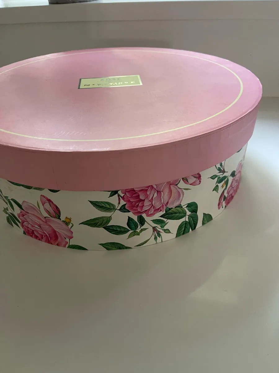 Newbridge Rose Collection Four teacups and saucers - Image 3
