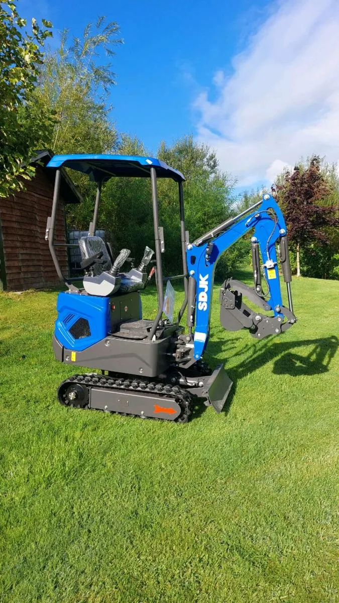 Mini digger - Image 1