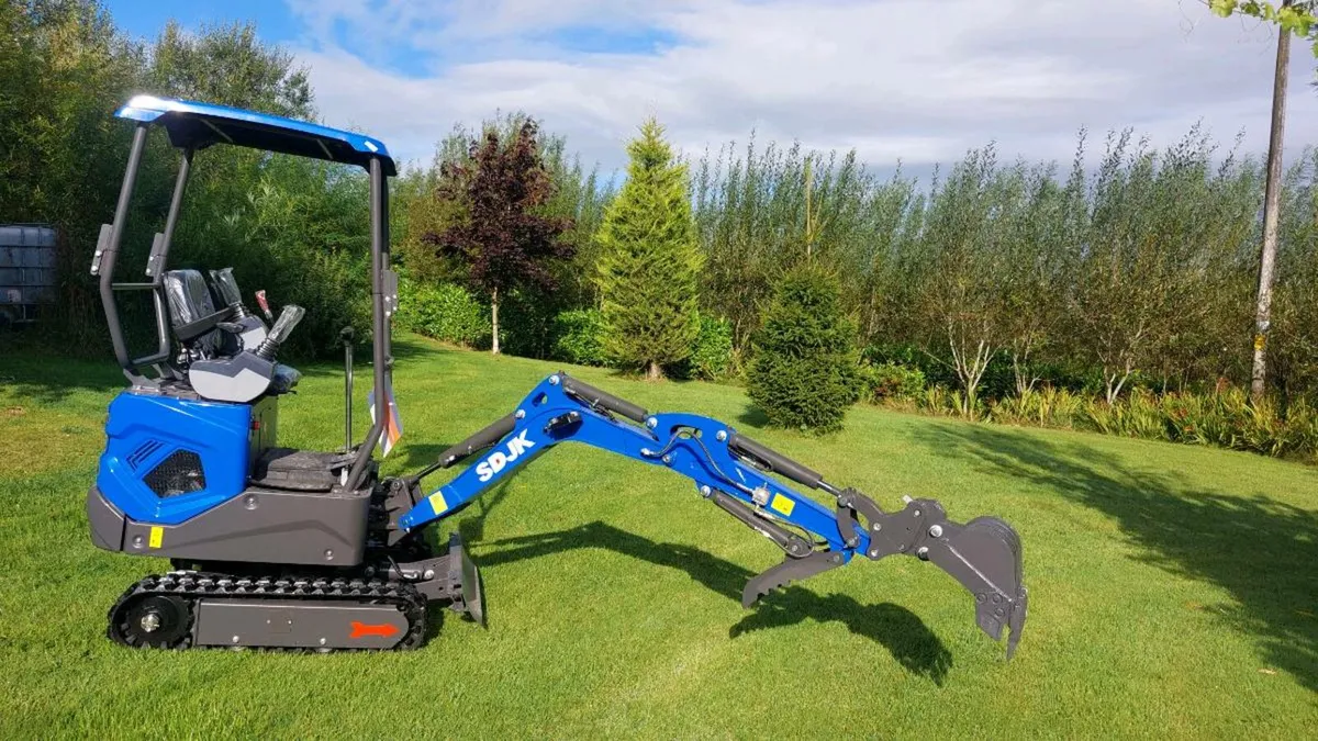 Mini digger - Image 2
