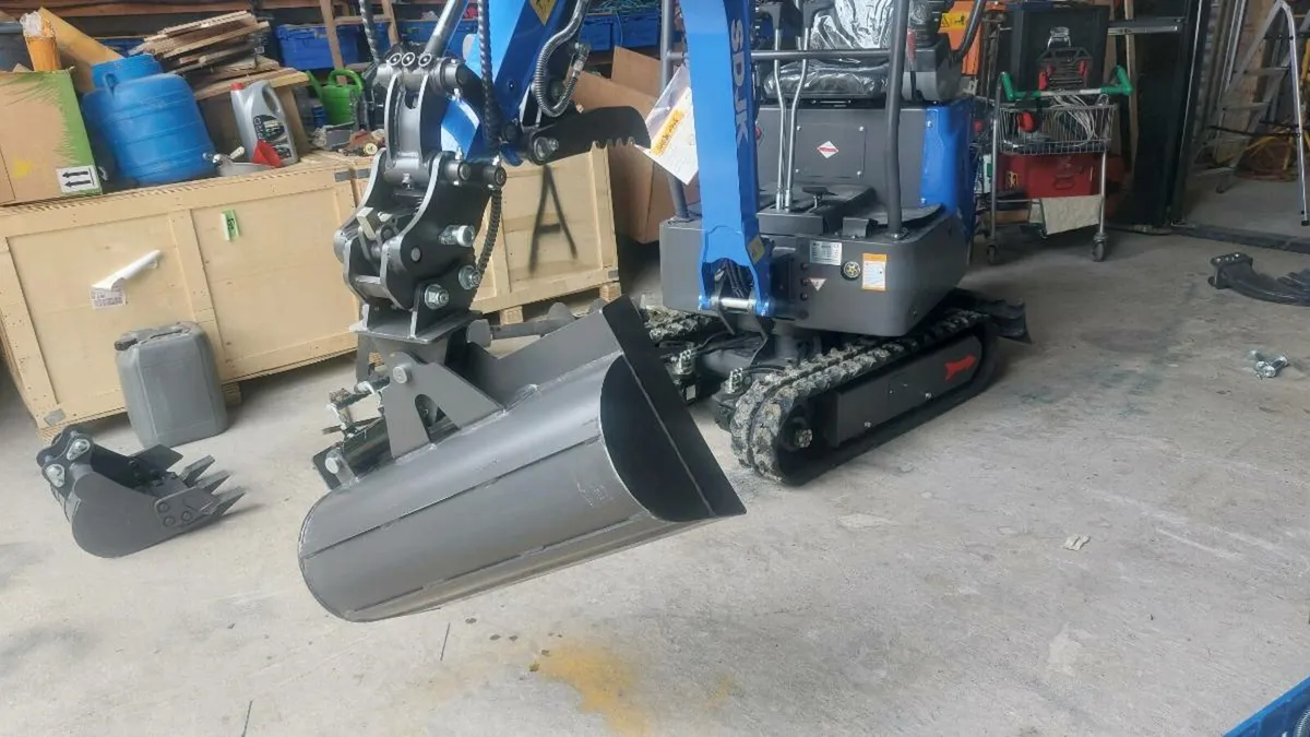 Mini digger - Image 4