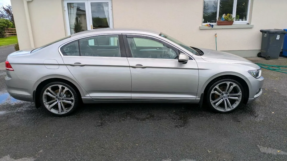 Volkswagen Passat - Image 4