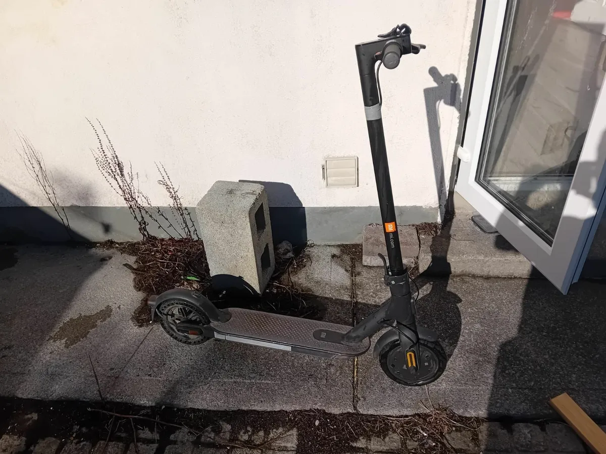 Electronic scooter - Image 1