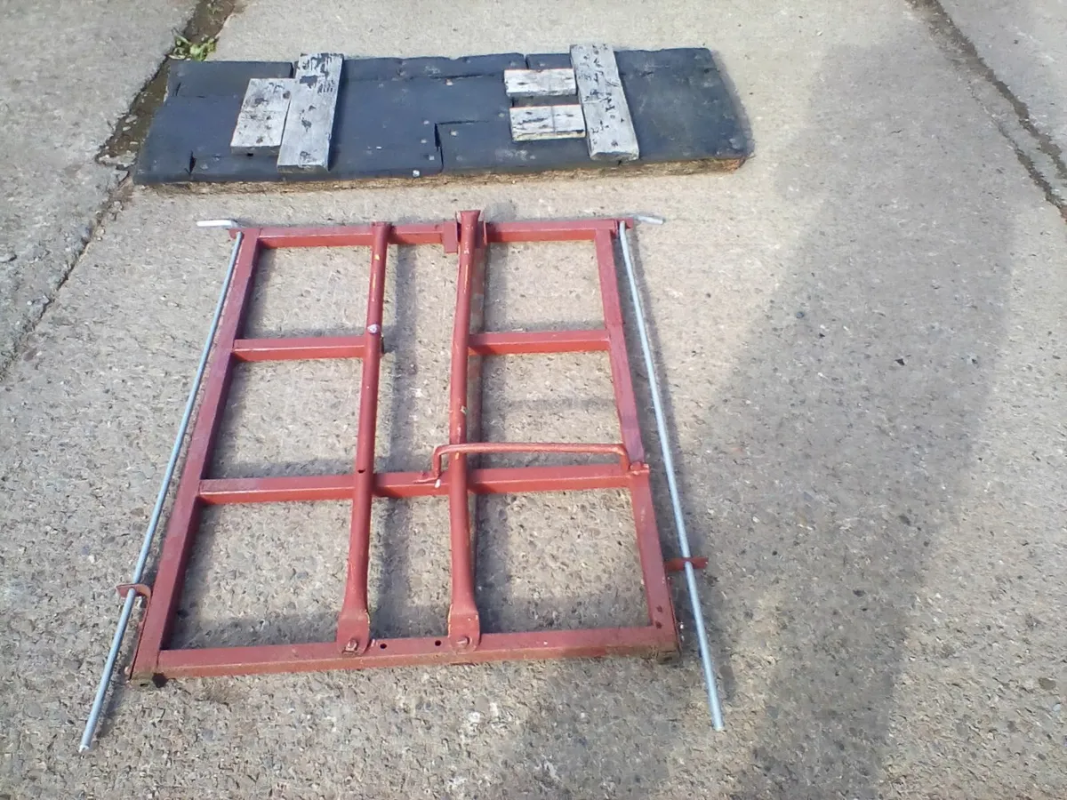 Sheep trailer and  ,sheep penning gates - Image 3