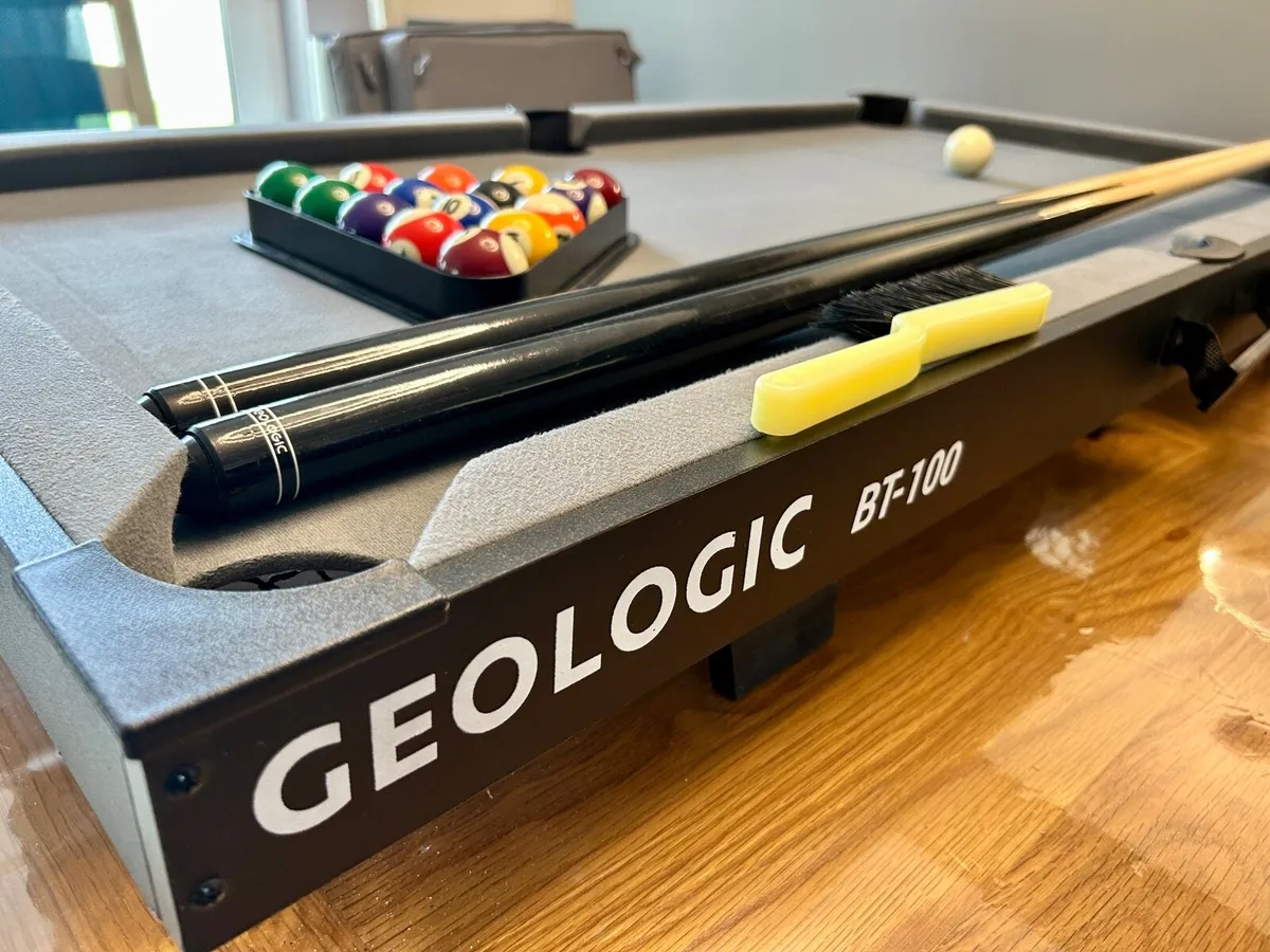 Pool table - Image 1
