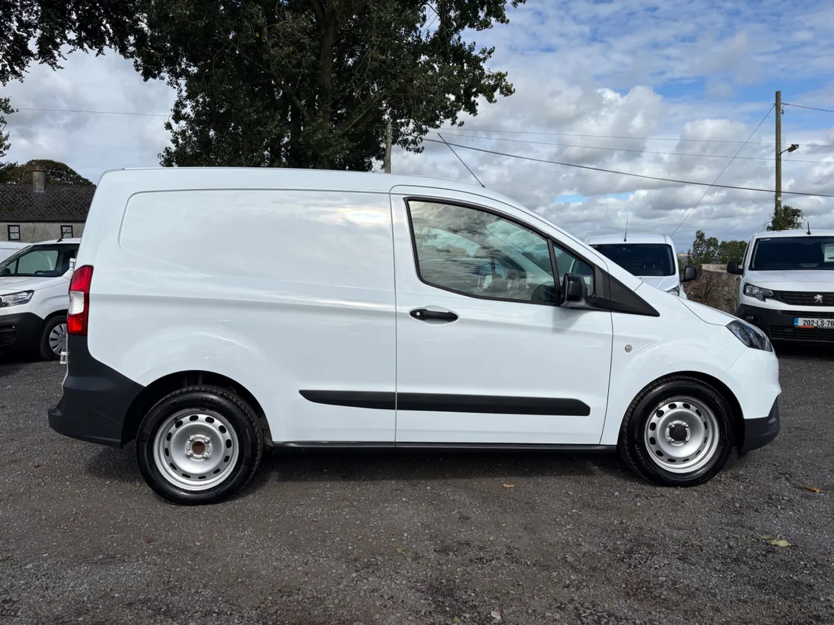 Ford Transit Courier - Image 4