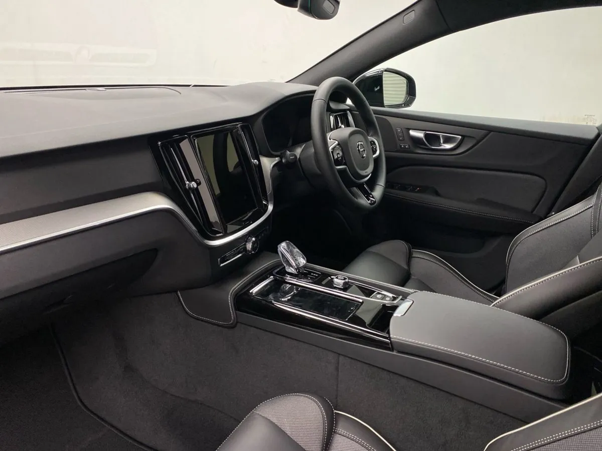 Volvo V60 Denim Bleu Plus With Charcoal Nappa Lea - Image 3