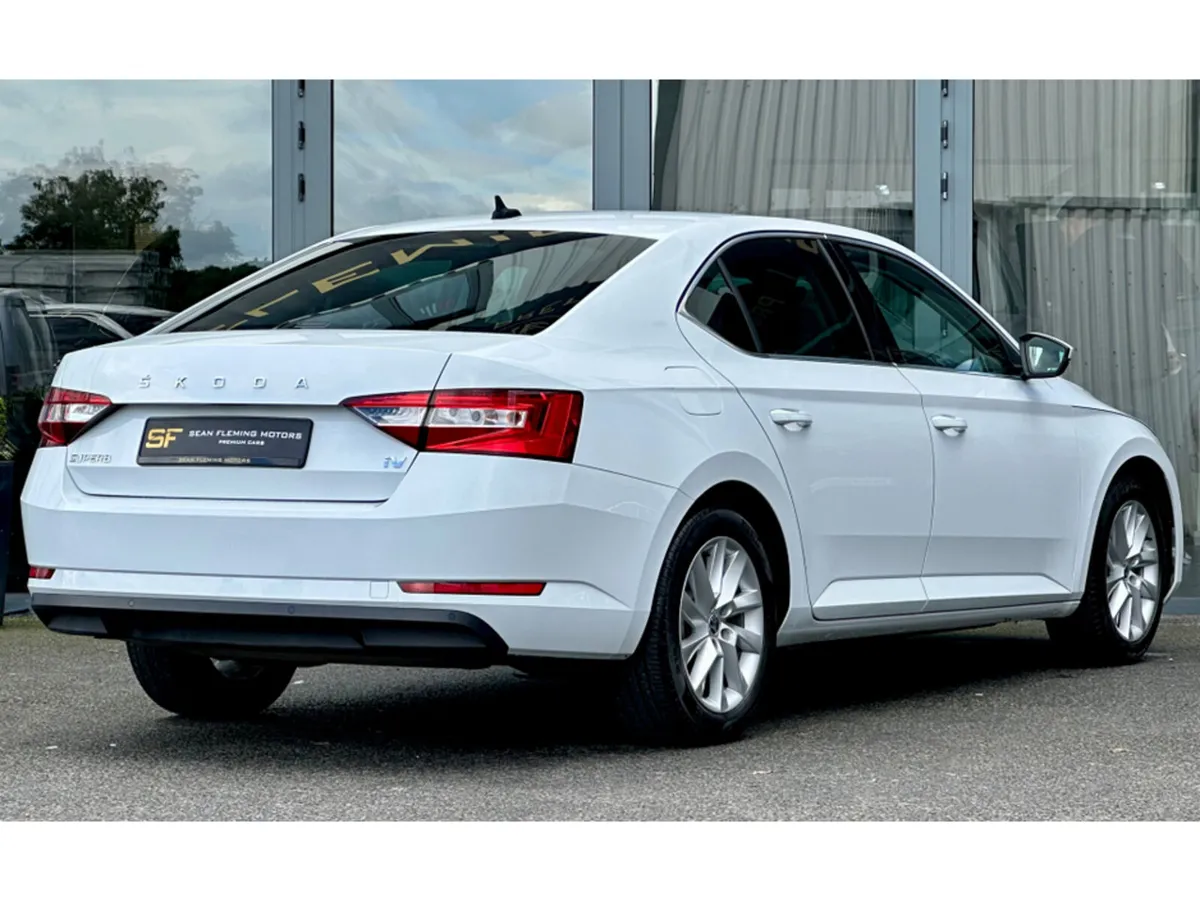 Skoda Superb 1.4 SE TECH IV PHEV 5DR - Image 3