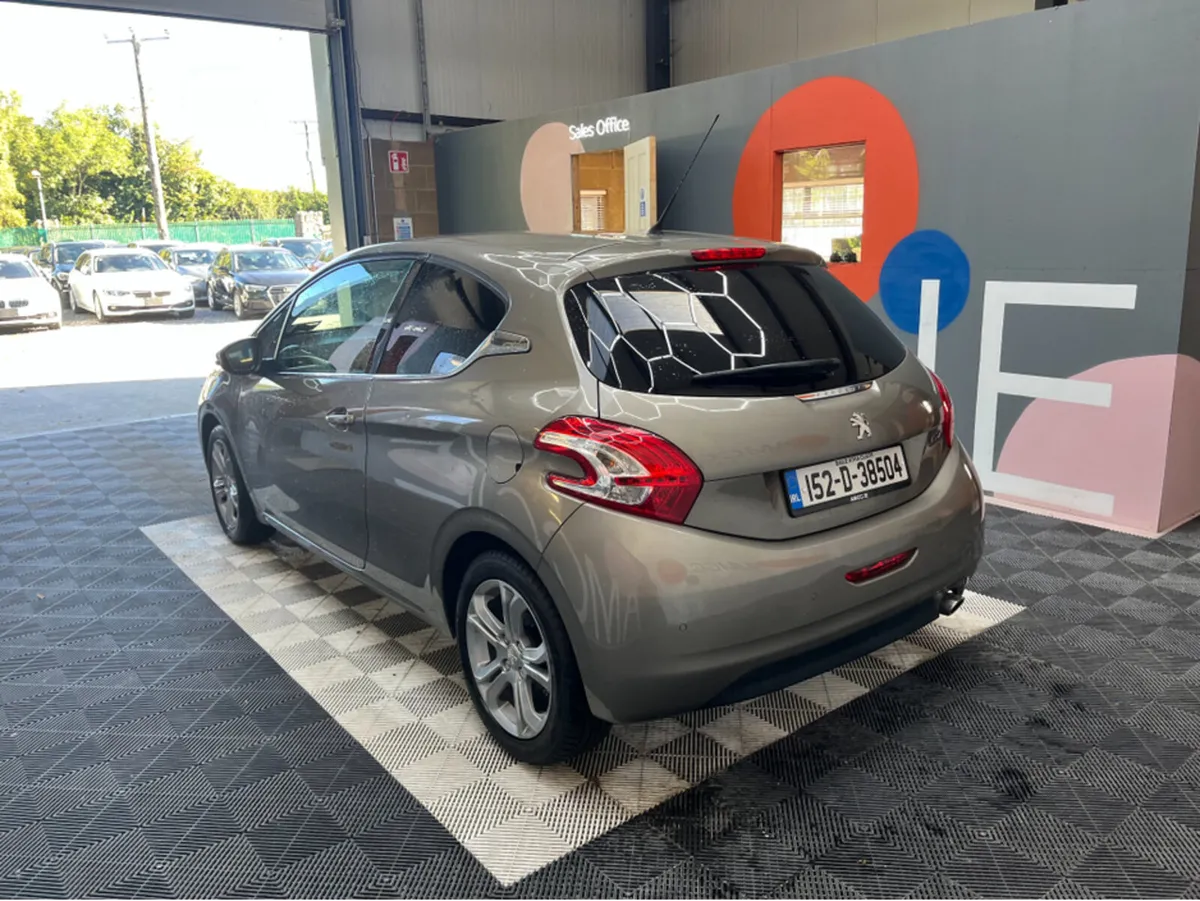 Peugeot 208 1.2 PETROL /68k KMs / REVERSE CAMERA , - Image 4