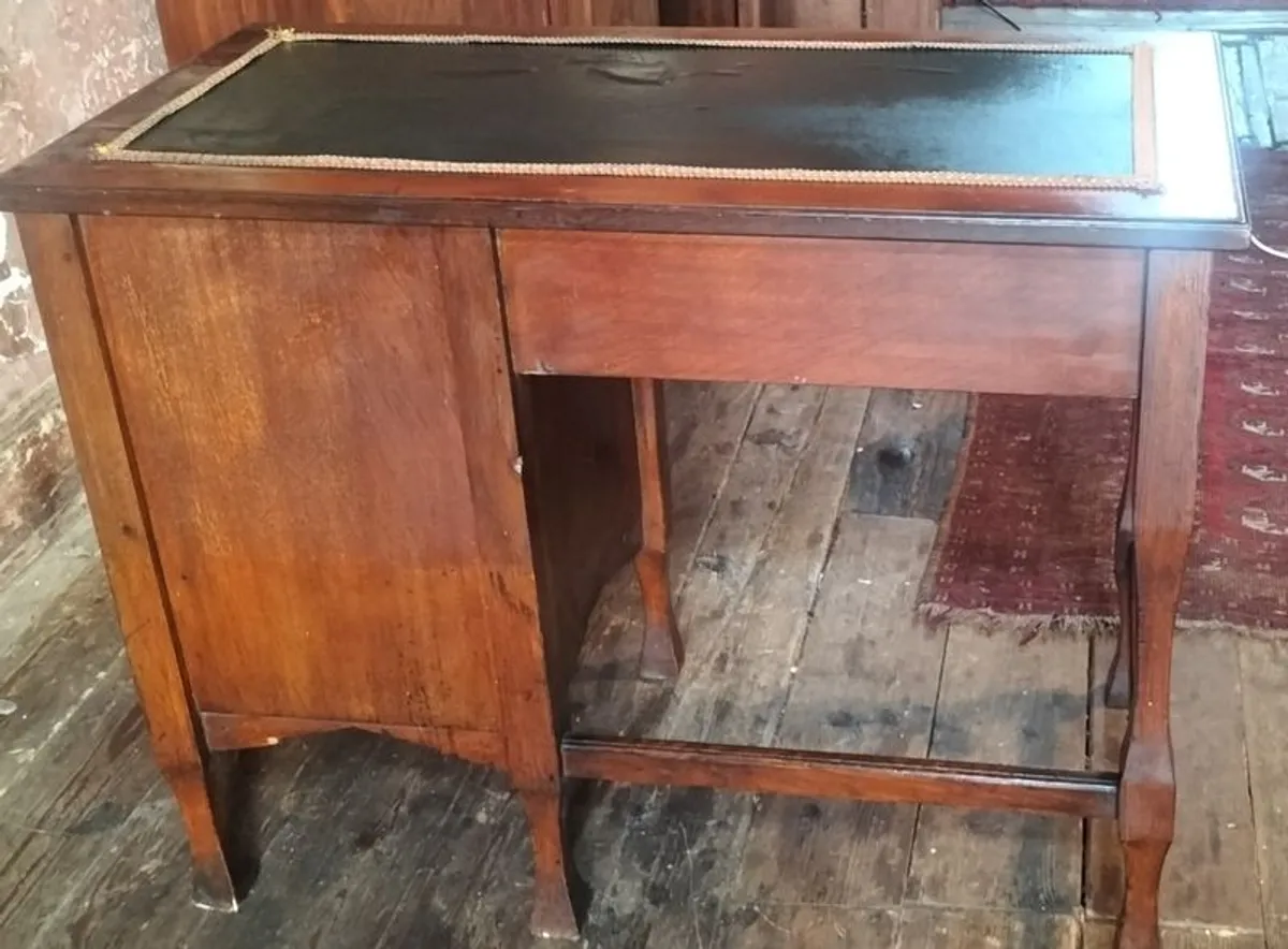 Arts & Crafts oak Desk - Image 4
