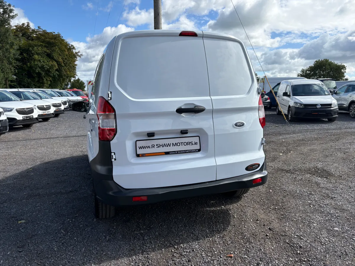 Ford Transit Courier - Image 2