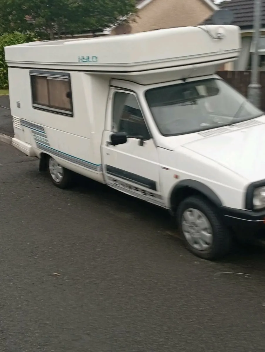 Retro classic camper van - Image 1