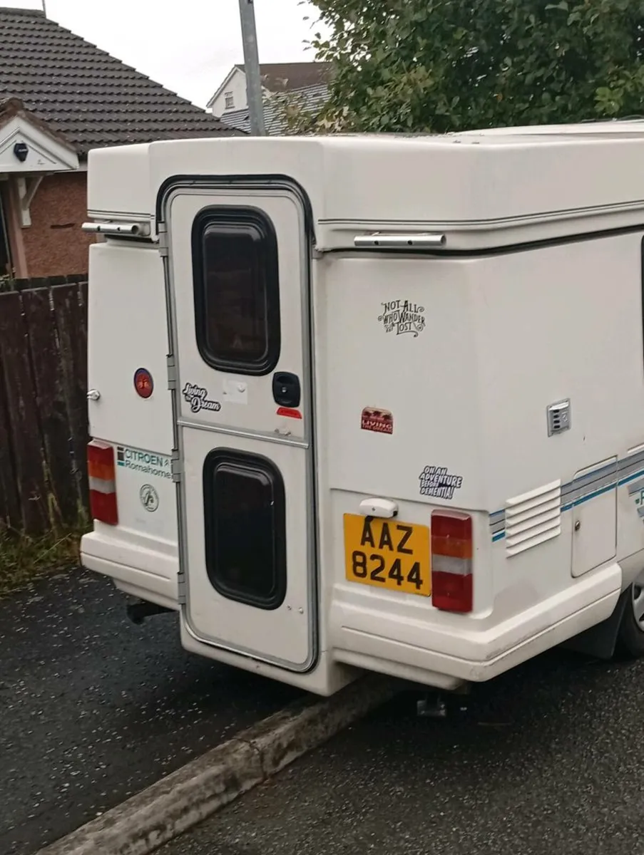 Retro classic camper van - Image 3